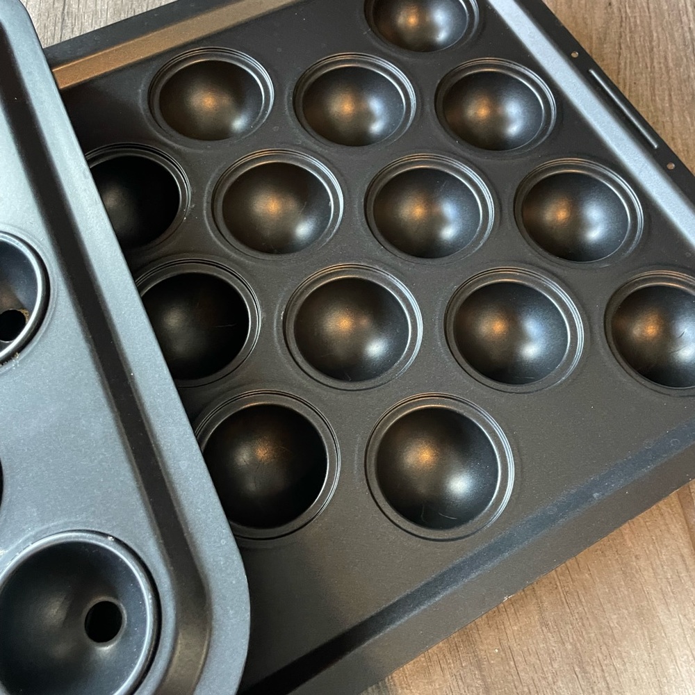 Donut hole / cake pop pan